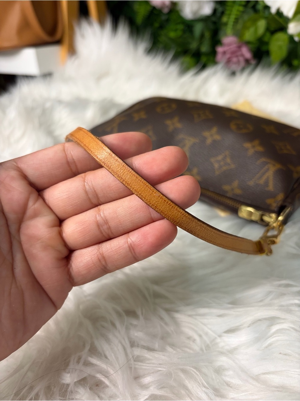 Louis Vuitton Monogram Pochette - Picture 6 of 11